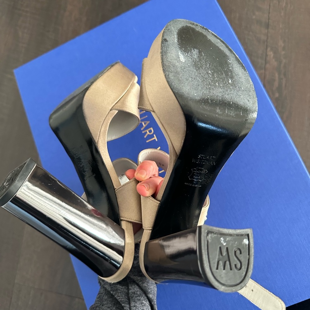 Stuart Weitzman Beige Partisan Satin Block Mirror… - image 4